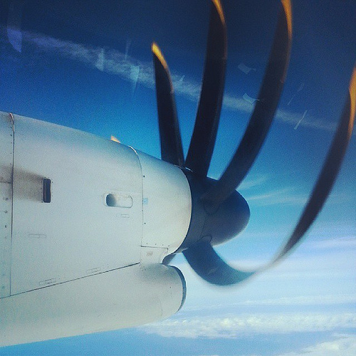 Curved propeller blades caused by electronic shutter readout