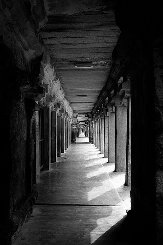 The Grand Corridors at Tanjore Brihadeeswara Temple - example of converging lines