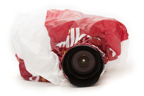 DIY plastic bag + elastic band camera rain cover