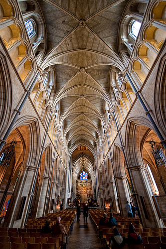 southwark cathedral photographed with an ultra-wide angle lens