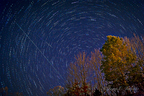 ‎"Geminid Spiral" long exposure star trails / meteor shower photo (composed of multiple images) using manual exposure