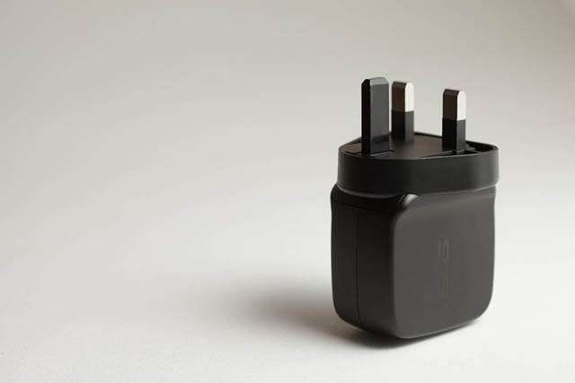 Photo of a plug taken with flash where a diffusion gel was placed between the flash and the subject. Lighting is soft.