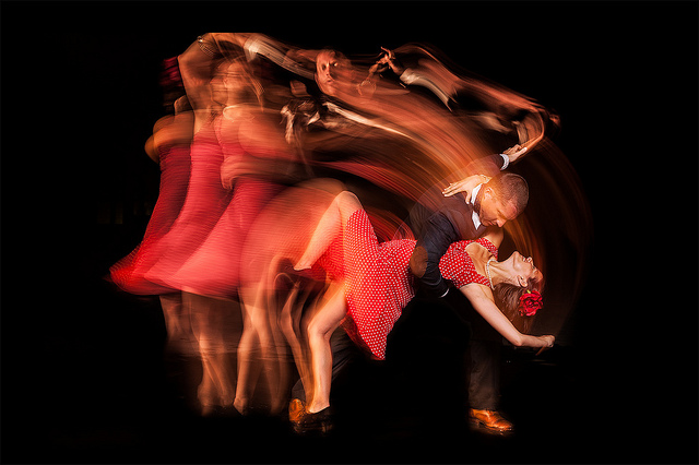 Dancers frozen at the end of the move by using rear curtain / second curtain sync flash