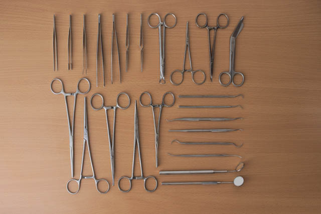 knolling medical instruments